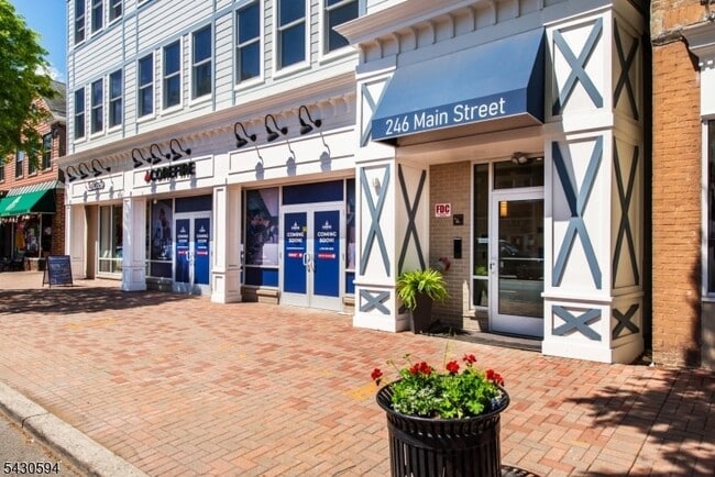 Photo - 246 Main St