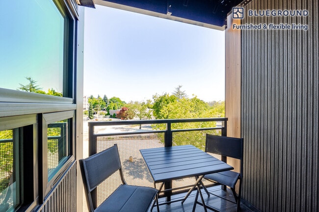 Photo - 4609 Union Bay Pl NE Unit FL3-ID887