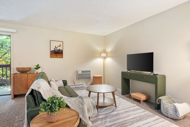 Building Photo - 6640 SW Capitol Hwy Unit SI FL1-ID1510989P