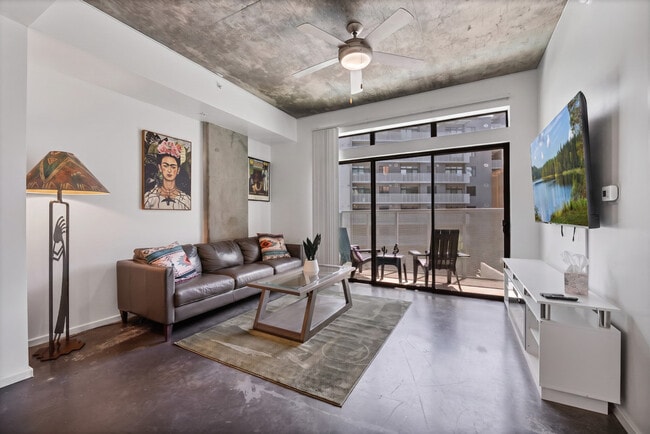 Building Photo - 333 E Roosevelt St Unit SI ID1534613P
