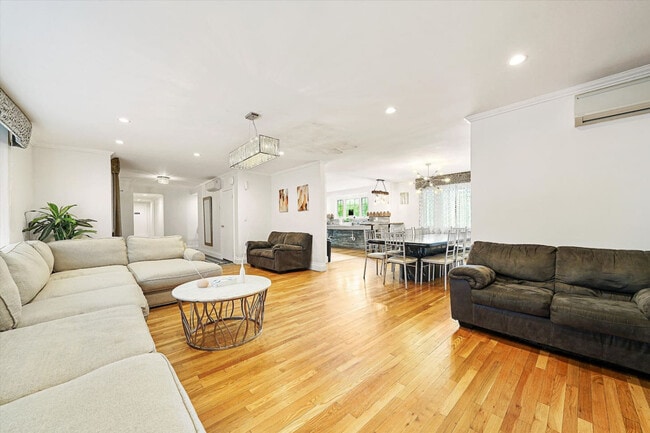 Photo - 37 Roosevelt Ave Unit ID1363402P