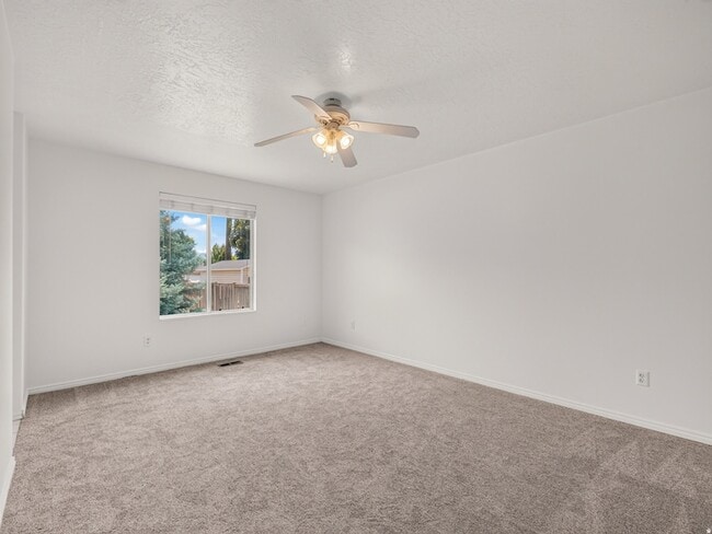 Photo - 949 W 1800 N