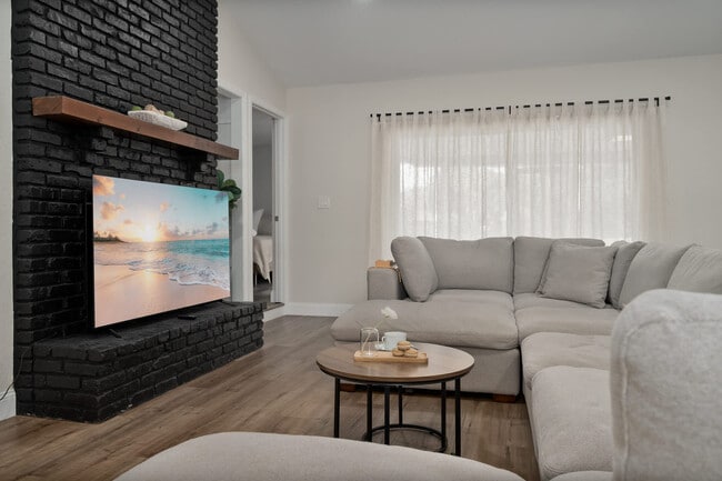 Building Photo - 4520 Lake Gem Cir Unit ID1075777P