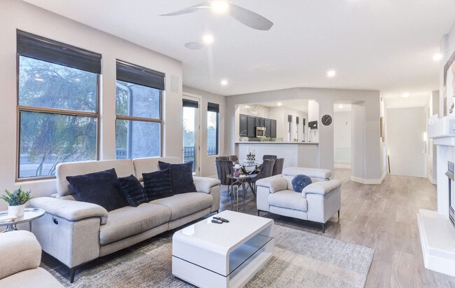 Building Photo - 15221 N Clubgate Dr Unit SI ID1578378P