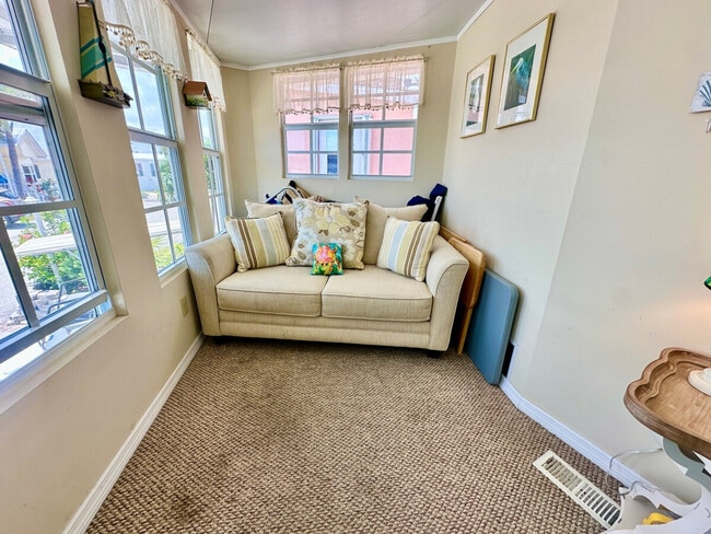 Building Photo - 501 Nettles Blvd Unit SI ID1537506P