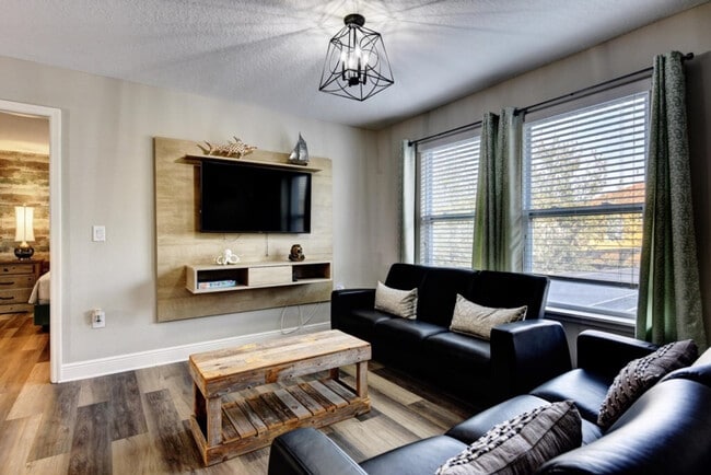 Building Photo - 5254 Wildwood Wy Unit ID1290672P