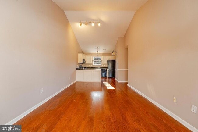 Photo - 558 London Ct Unit 558