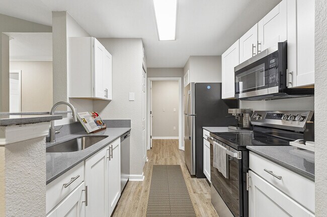 Kitchen with stainless steel appliances - Stoneridge Farms Apartments
