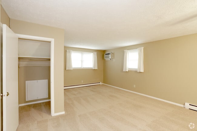 1 Bedroom 700 SF - Living Room - Broadmoor Park