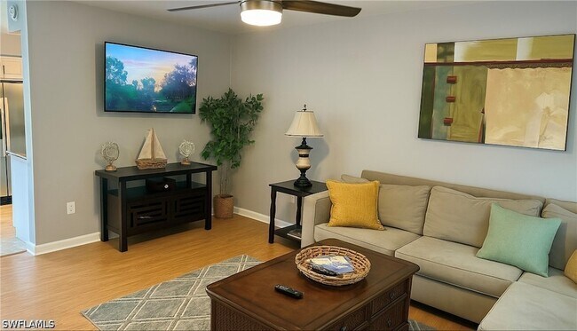 Photo - 633 Palm View Dr Unit 4
