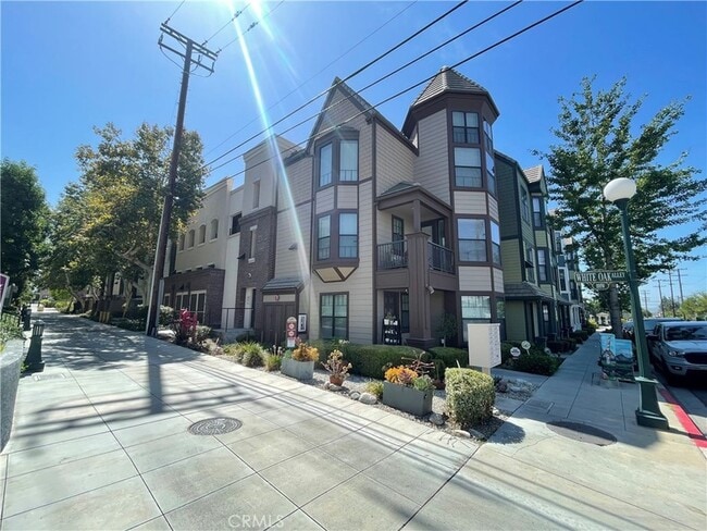 Building Photo - 530 S Primrose Ave