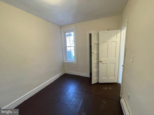 Photo - 735 W Russell St