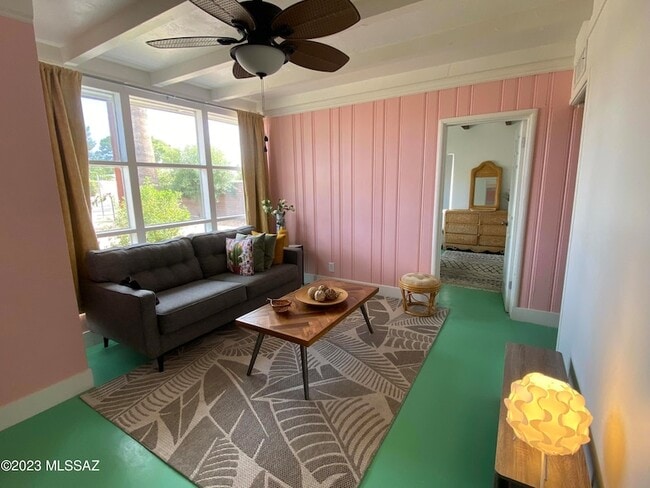 Photo - 2231 N Swan Rd
