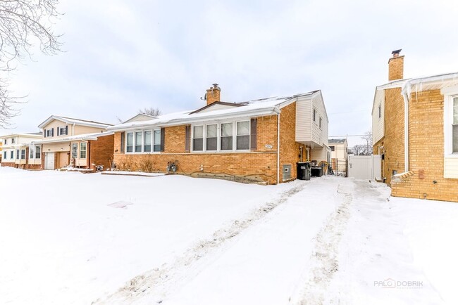 Building Photo - 9260 Dee Rd