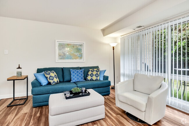 2BR, 1BA - 881SF - Maple - Living Room - North Shore Gardens