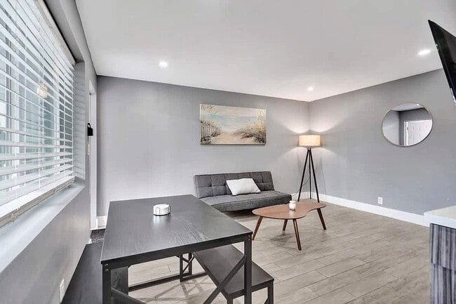Photo - 906 N Riverside Dr Unit SI ID1503993P
