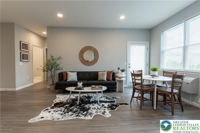 Photo - 948 N Front St Unit B-4