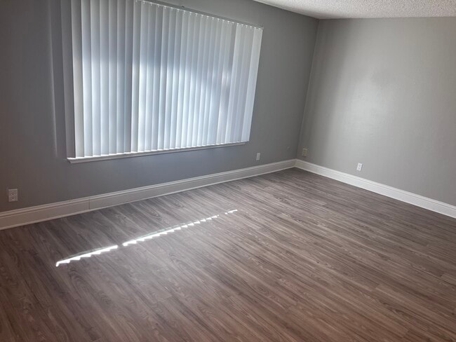 Photo - The Elms Apartments