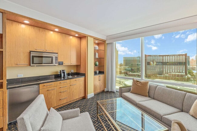 Photo - 2000 Fashion Show Dr Unit SI ID1501424P