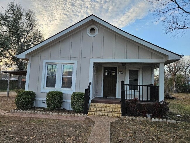 Building Photo - 110 Lexington Rd