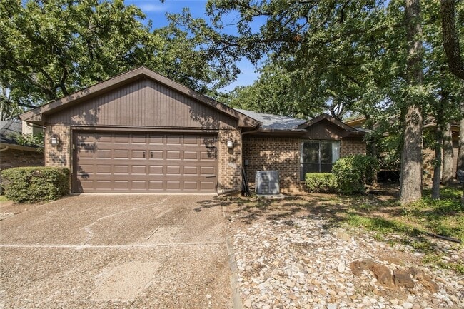 Building Photo - 104 Summit Cove