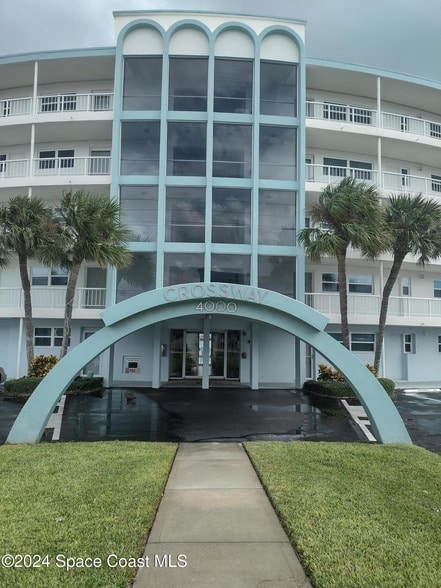 Building Photo - 4000 Ocean Beach Blvd Unit 2C