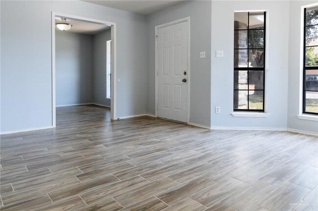 Photo - 2203 E Coma Ave