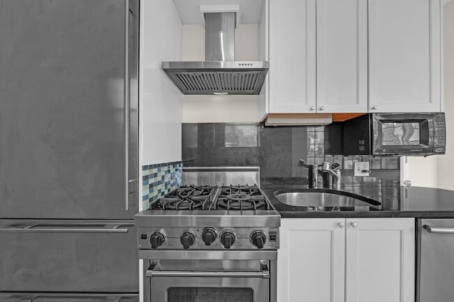 Photo - 127 E 69th St