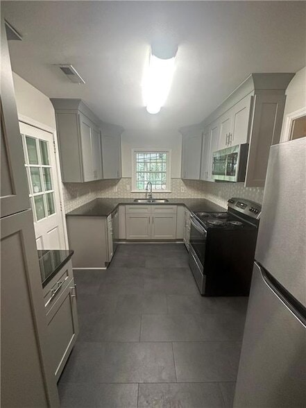 Photo - 349 Laquita Dr SE
