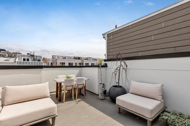 Photo - 2478 1/2 Ontario Rd NW Unit ID1011218P