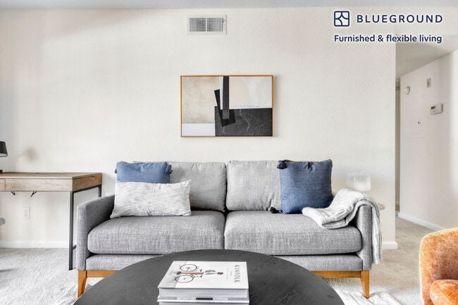 Photo - 1220 N Fair Oaks Ave Unit FL2-ID840