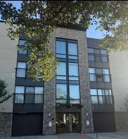 Building Photo - 125 70th St Unit 2D