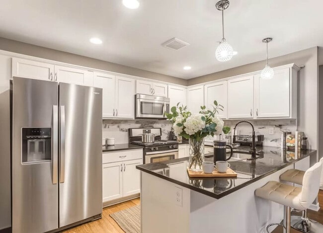 Photo - 2424 Lyndale Ave S Unit SI ID1250777P