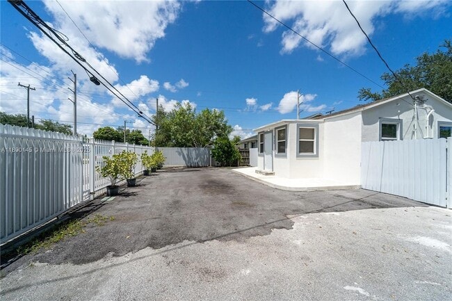 Photo - 5725 NW 24th Ave