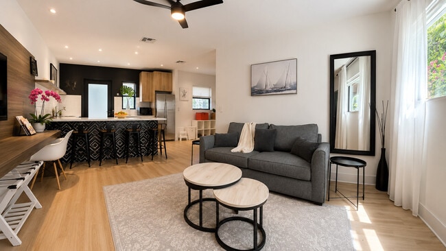 Building Photo - 740 SW 9th St Unit SI ID1605643P