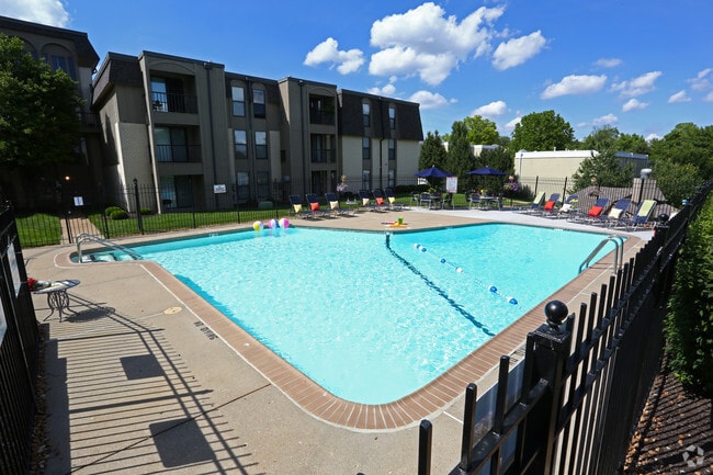 Pool - Chesterfield Place