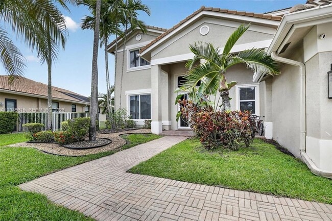 Photo - 981 Waterside Cir