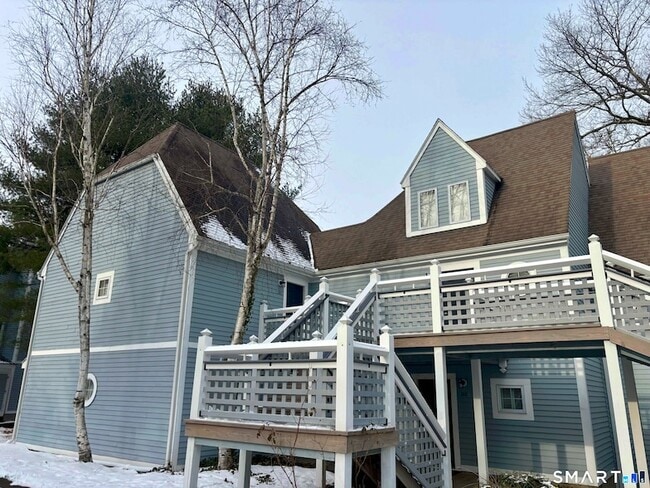 Building Photo - 221 Old Pond Ln