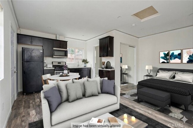 Photo - 19308 Calvert St