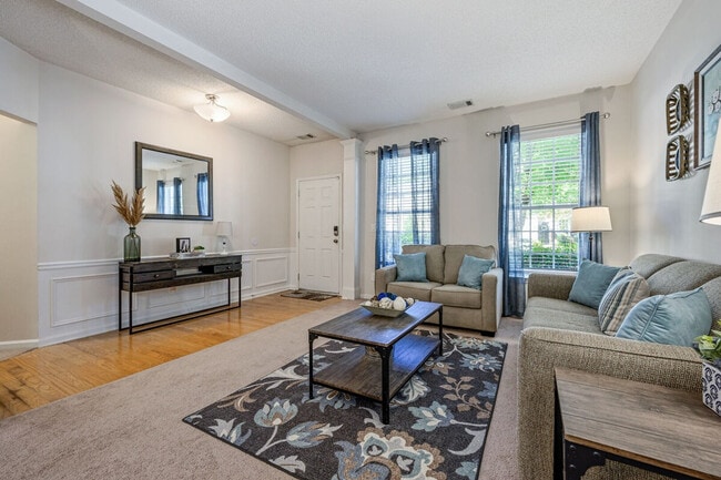 Building Photo - 206 Persimmon Tr Unit SI ID1234822P