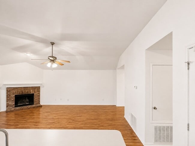 Photo - 3320 Truman St