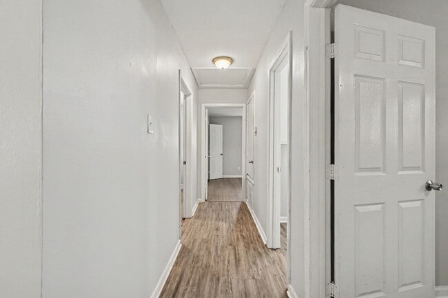 Photo - 8807 Barton St