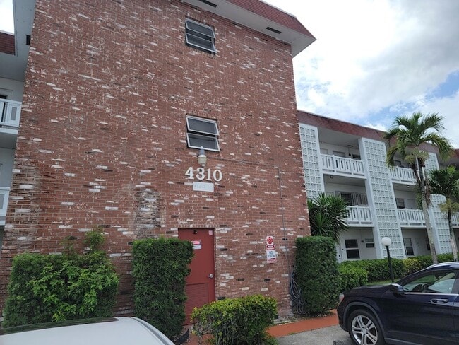 Photo - 4310 NW 12th Ct Unit 205