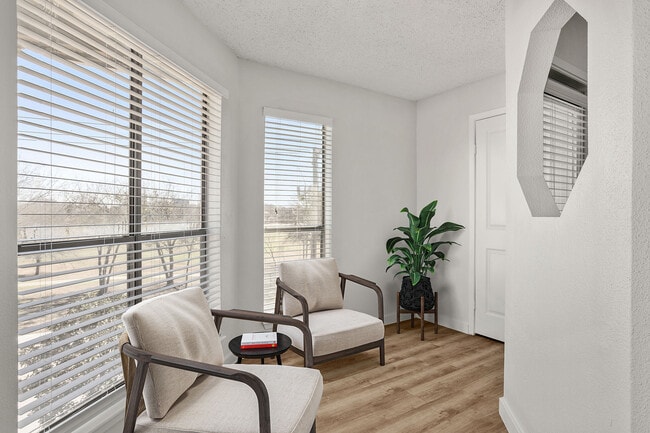 C242440 TheWestside_VS Stills_2B2B2 SunRoom - The Westside