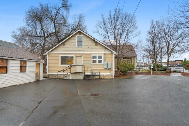 Photo - 107 E Holland Ave