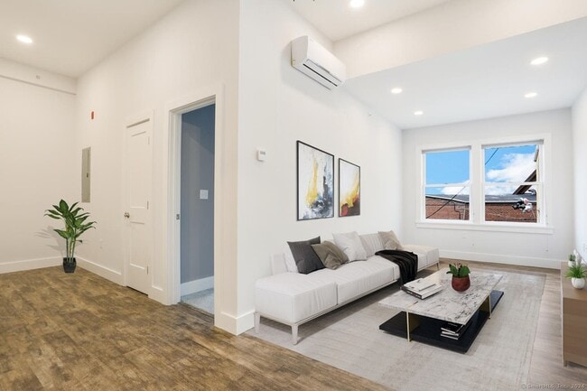 Building Photo - 44 Greenwich Ave Unit 3-1