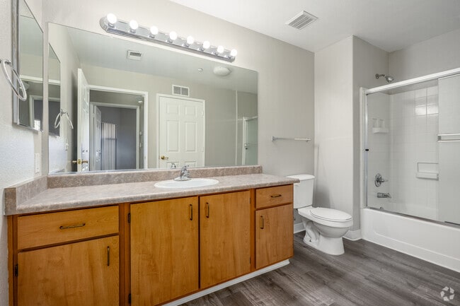 2BR, 2BA - 1,081SF - Second Bathroom - River Oaks Apartments