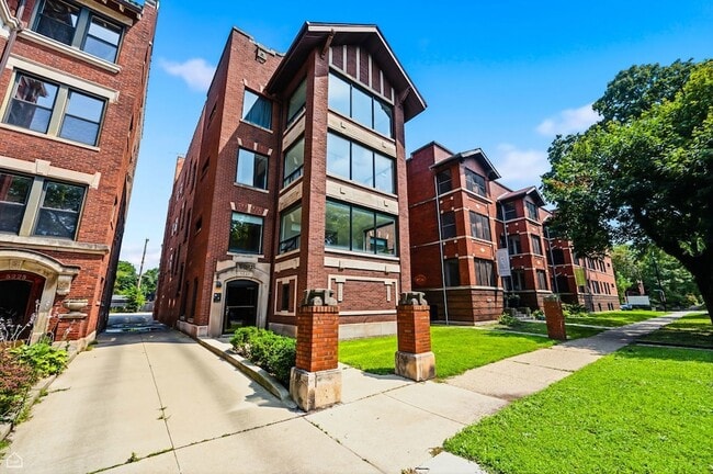 Building Photo - 5229 S Greenwood Ave Unit 3