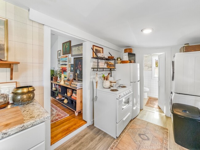 Photo - 944 Totoket Rd