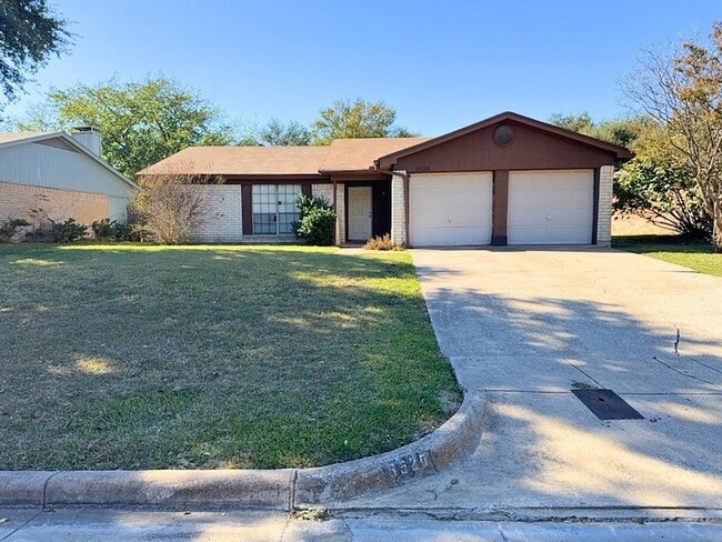 Building Photo - 6920 Misty Meadow Dr S